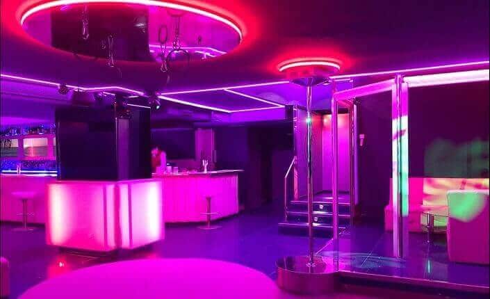 Top 6 Best Pole Dance Clubs In Barcelona · Pole Dancing