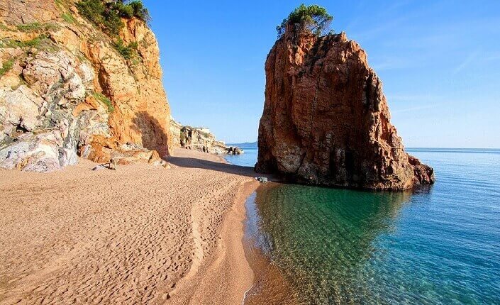 L'illa Roja Playa Costa Brava Cataluña